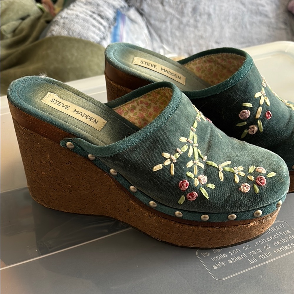 Steve Madden Green Floral Wedge Clogs